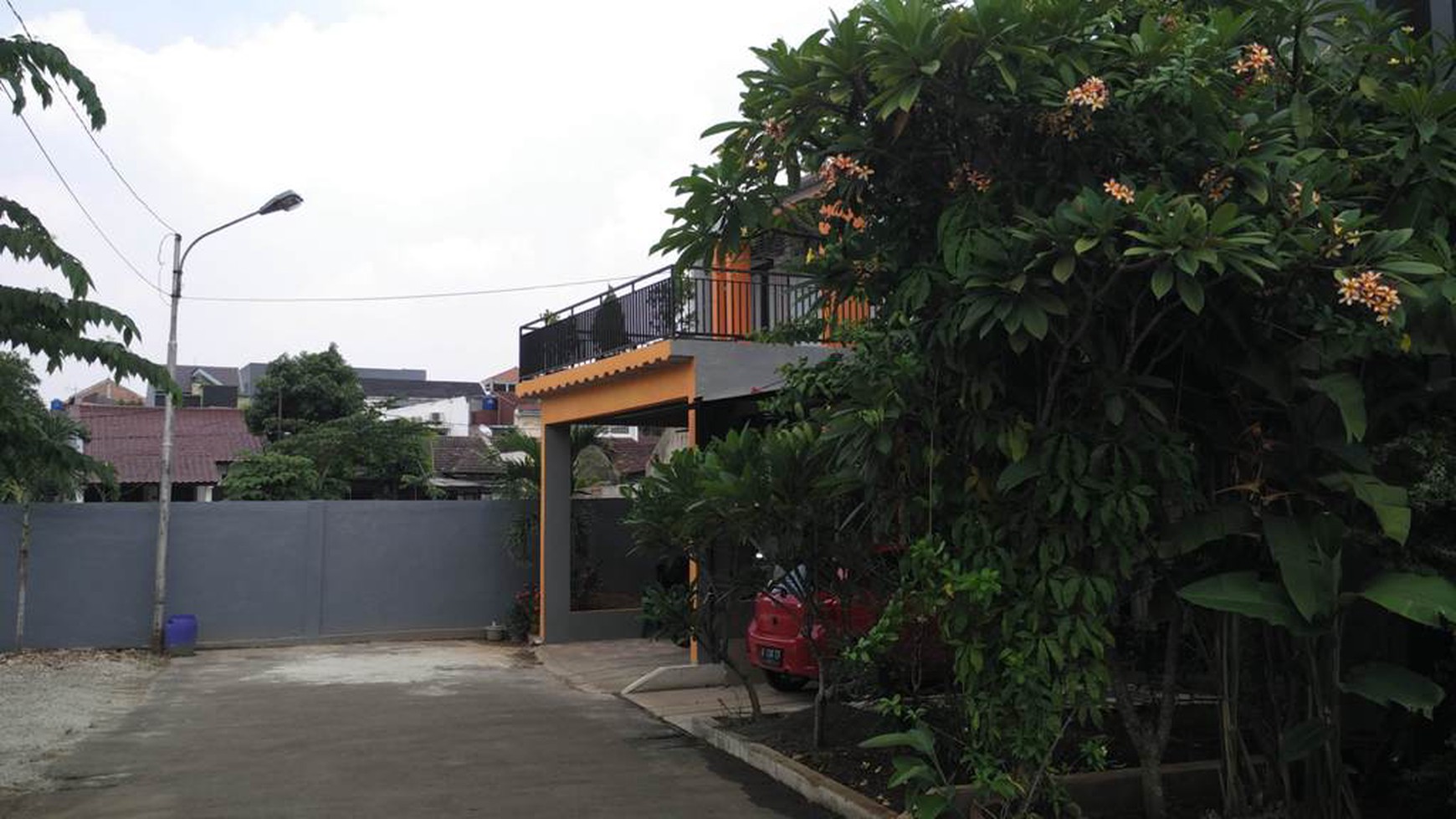 Rumah Manis Minimalis 2 Lantai di Komplek Deplu