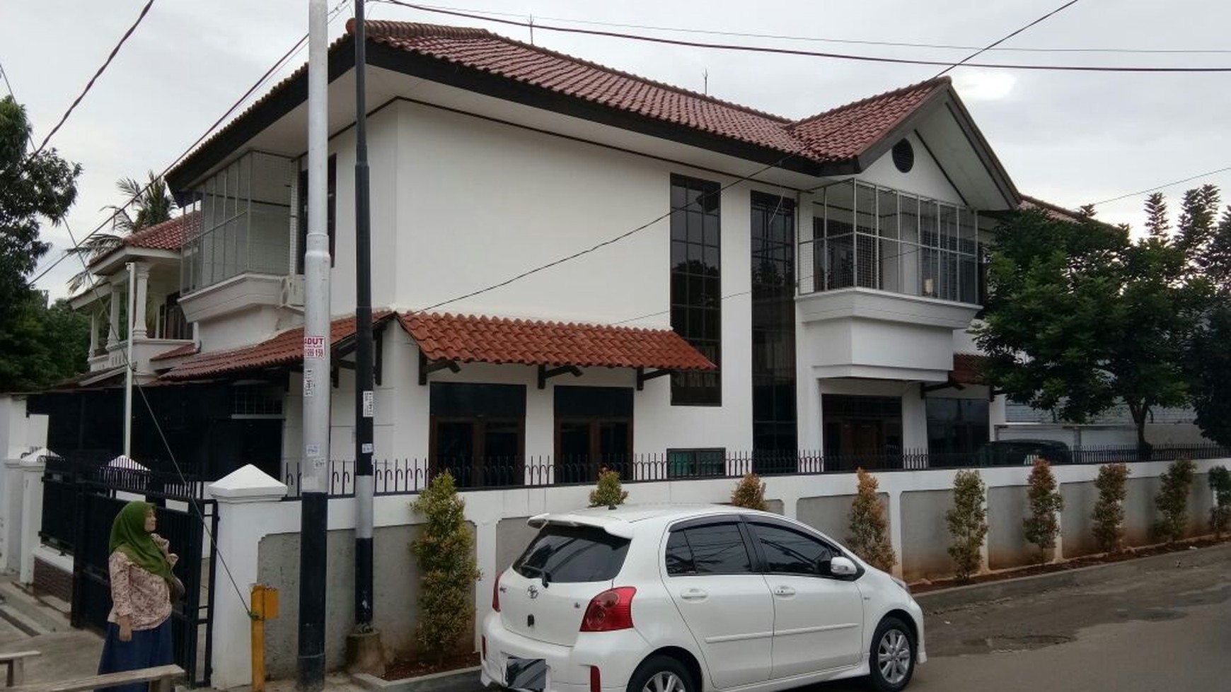 Rumah Sewa Murah 2 Lantai  Cocok Buat Kantor dan Produksi