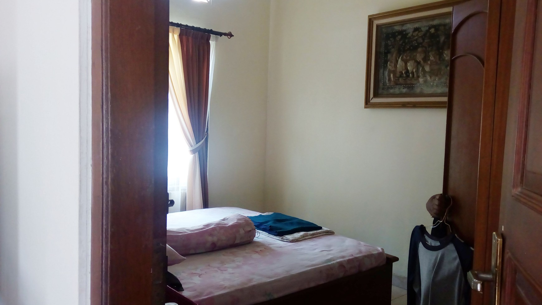 RUMAH TINGGAL CANTIK, COCOK UNTUK KELUARGA, HARGA DIBAWAH 1M