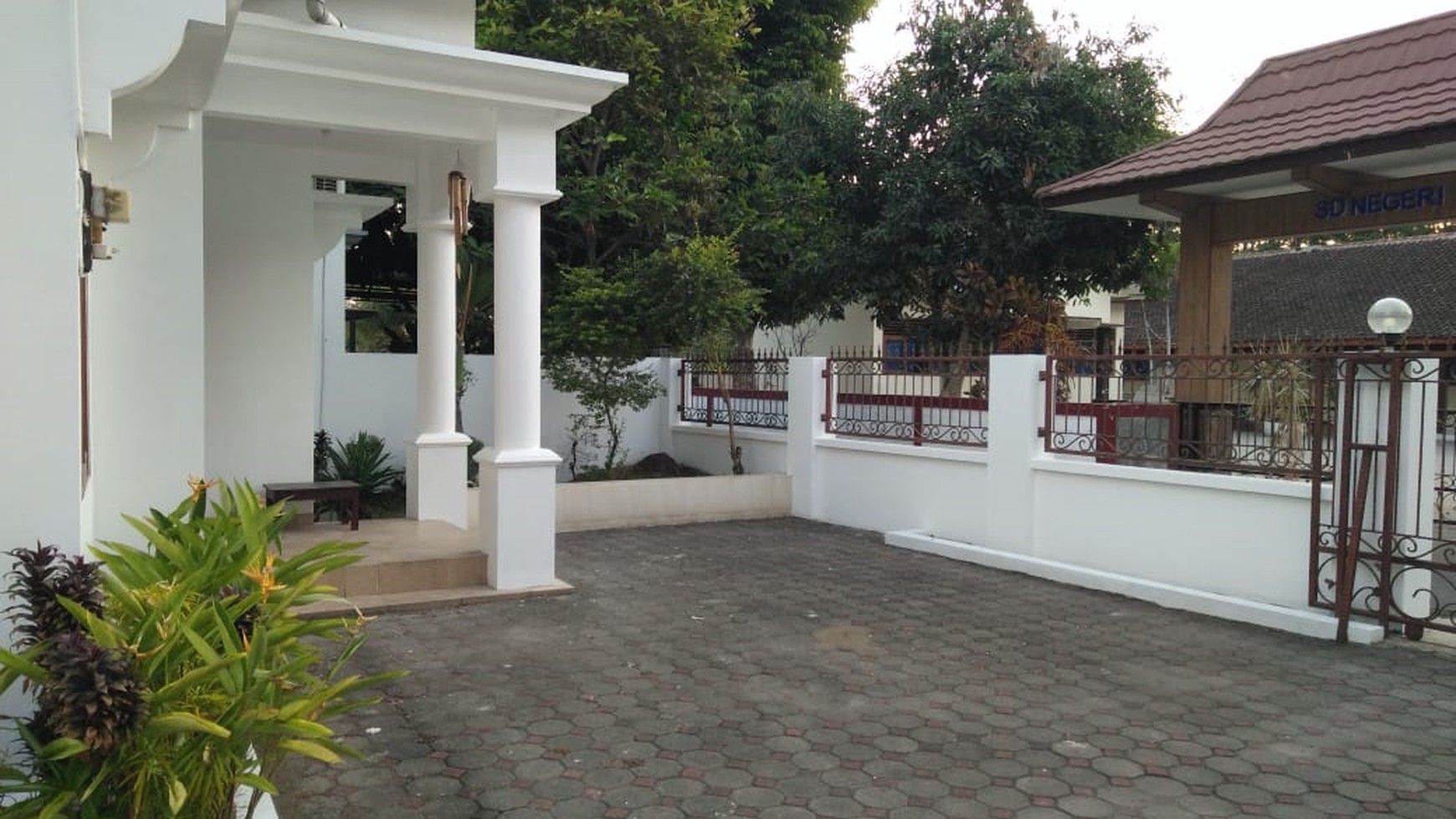 RUMAH TINGGAL CANTIK, COCOK UNTUK KELUARGA, HARGA DIBAWAH 1M