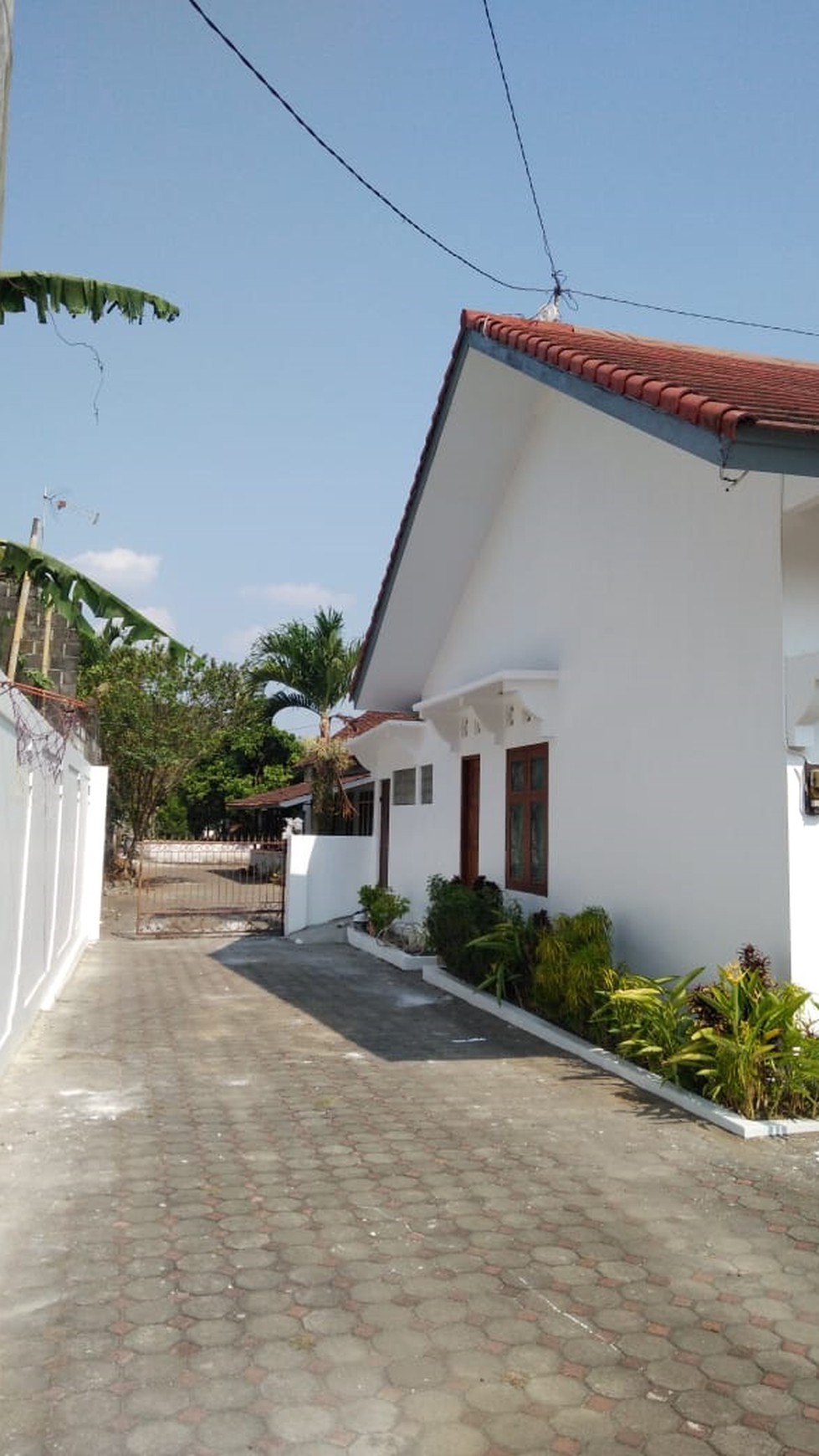 RUMAH TINGGAL CANTIK, COCOK UNTUK KELUARGA, HARGA DIBAWAH 1M