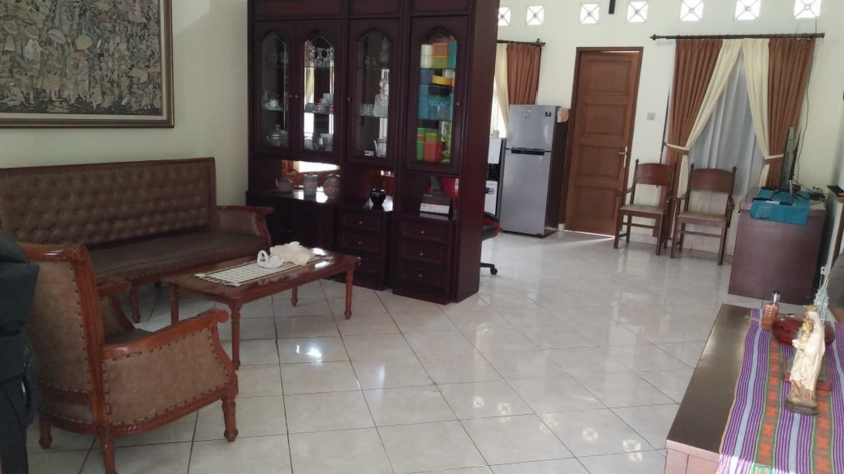 RUMAH TINGGAL CANTIK, COCOK UNTUK KELUARGA, HARGA DIBAWAH 1M
