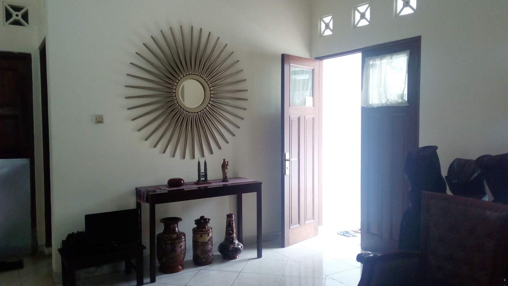 RUMAH TINGGAL CANTIK, COCOK UNTUK KELUARGA, HARGA DIBAWAH 1M