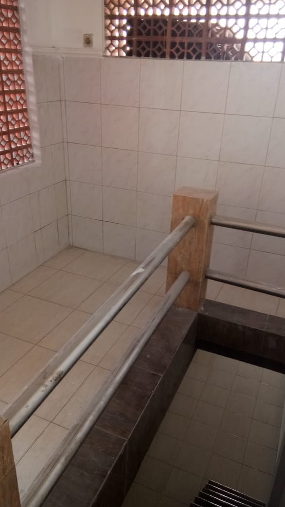 Jual sewa Ruko Tengah Kota dekat blauran