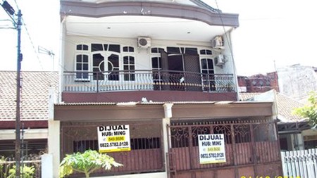 Rumah 3 Lantai, Bagus + Terawat, Row Jalan depan Lebar + Paving, Siap Huni - MG -