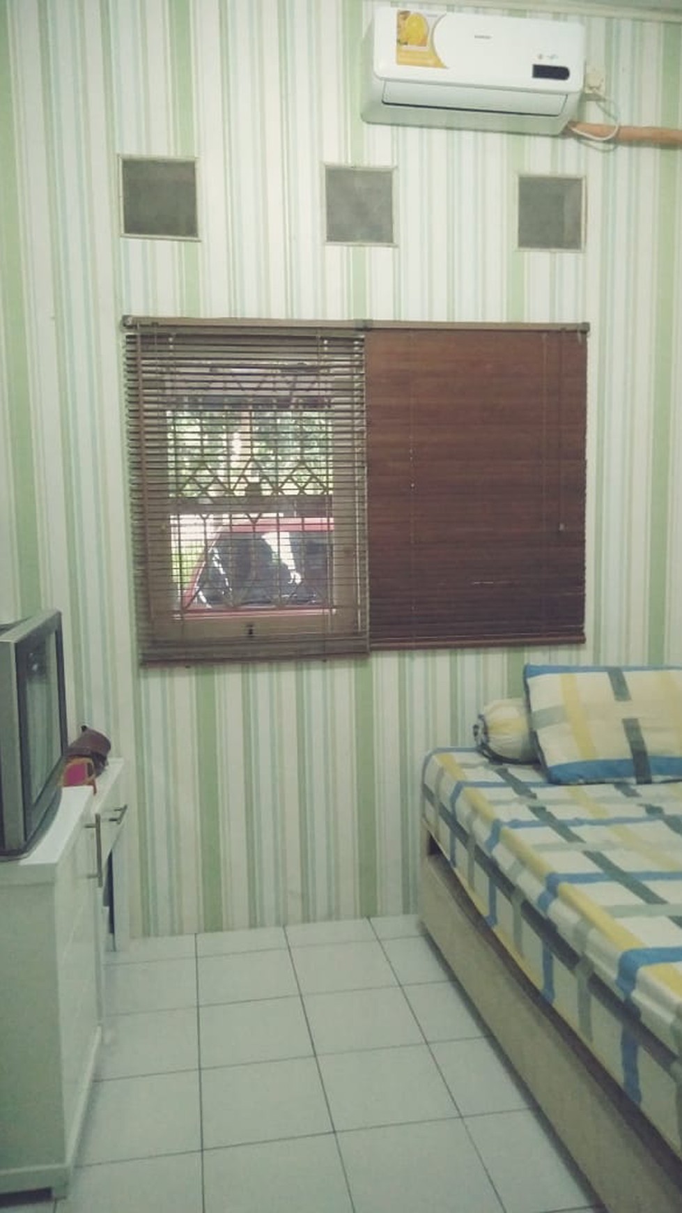 Rumah HOOK 2 Lantai di Komplek Griya Kencana Ciledug, Luas 122 M, Harga 1,1 m, NEGO.#TS