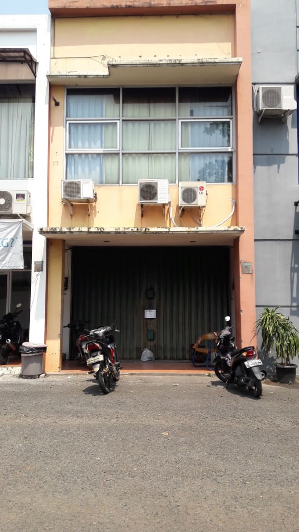 Ruko Strategis di kawasan Ruko Emerald Boulevard, Bintaro