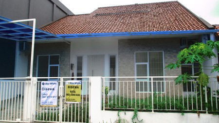 Disewakan Rumah di Jl. Palem Kuning Kondisi Kosong dan Rapih - Palem Semi, Karawaci