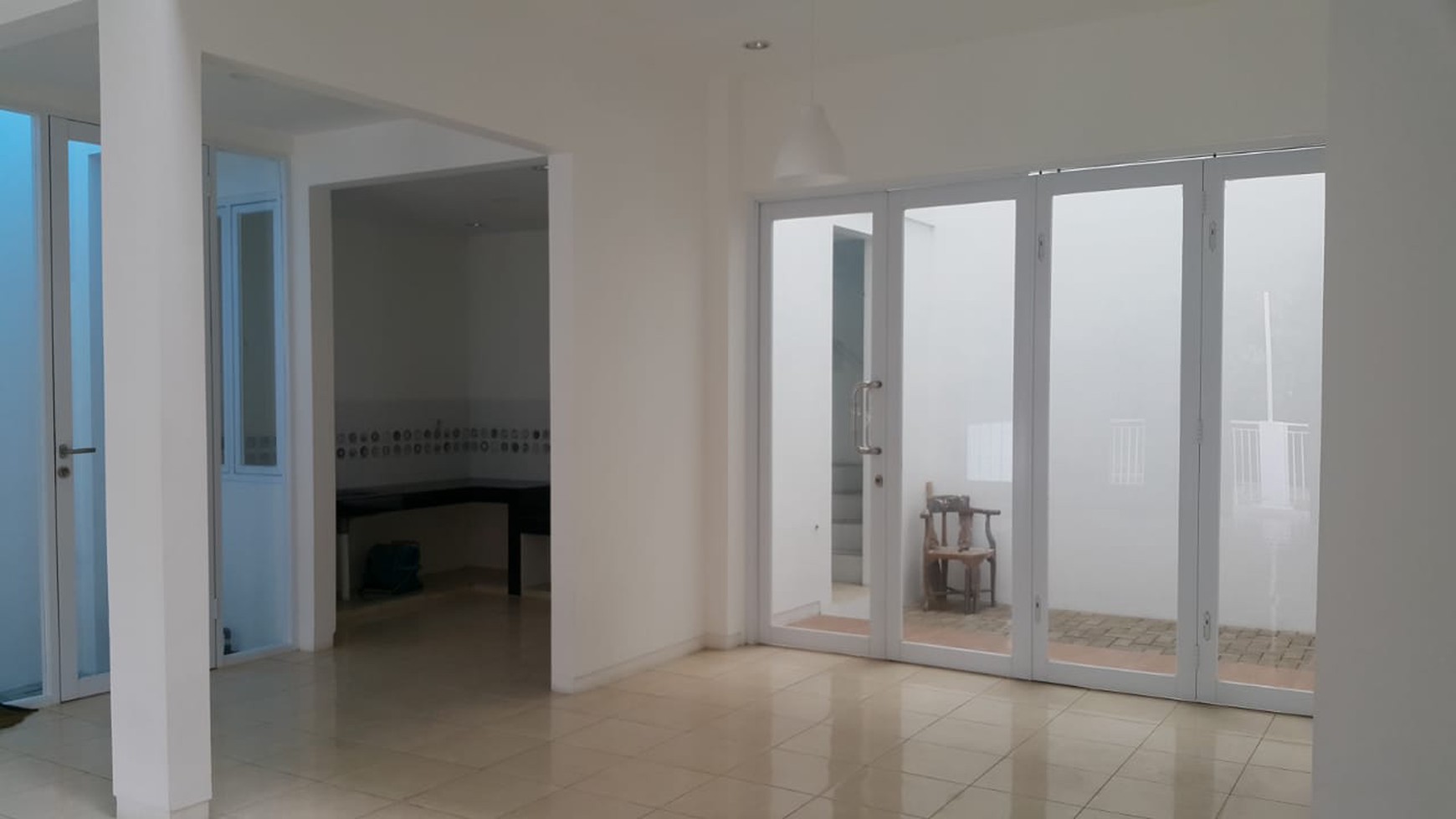 Disewakan Rumah di Jl. Palem Kuning Kondisi Kosong dan Rapih - Palem Semi, Karawaci