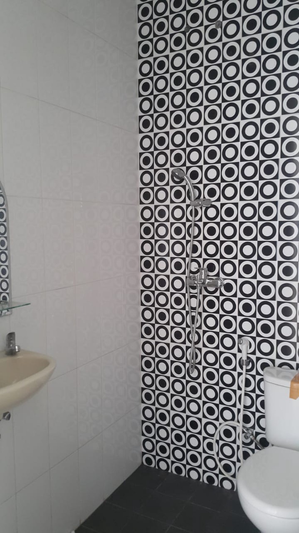 Disewakan Rumah di Jl. Palem Kuning Kondisi Kosong dan Rapih - Palem Semi, Karawaci