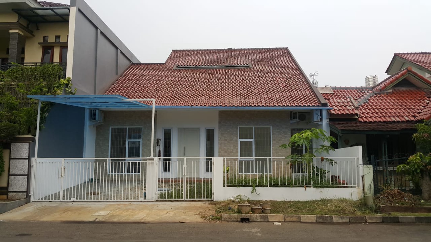 Disewakan Rumah di Jl. Palem Kuning Kondisi Kosong dan Rapih - Palem Semi, Karawaci