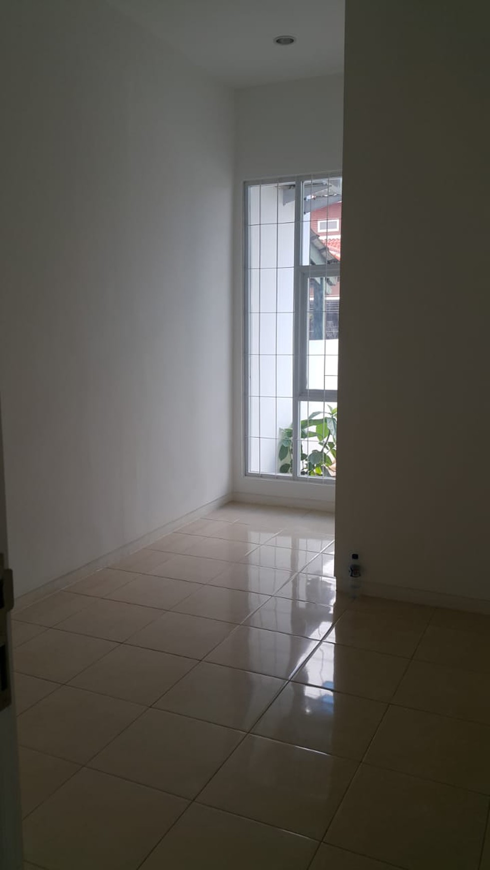 Disewakan Rumah di Jl. Palem Kuning Kondisi Kosong dan Rapih - Palem Semi, Karawaci