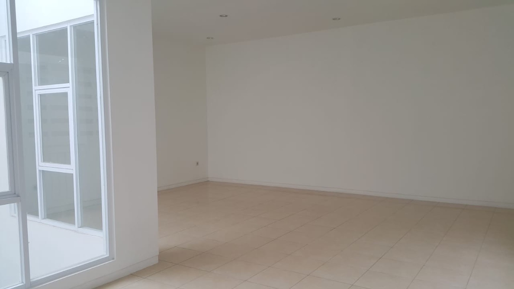 Disewakan Rumah di Jl. Palem Kuning Kondisi Kosong dan Rapih - Palem Semi, Karawaci