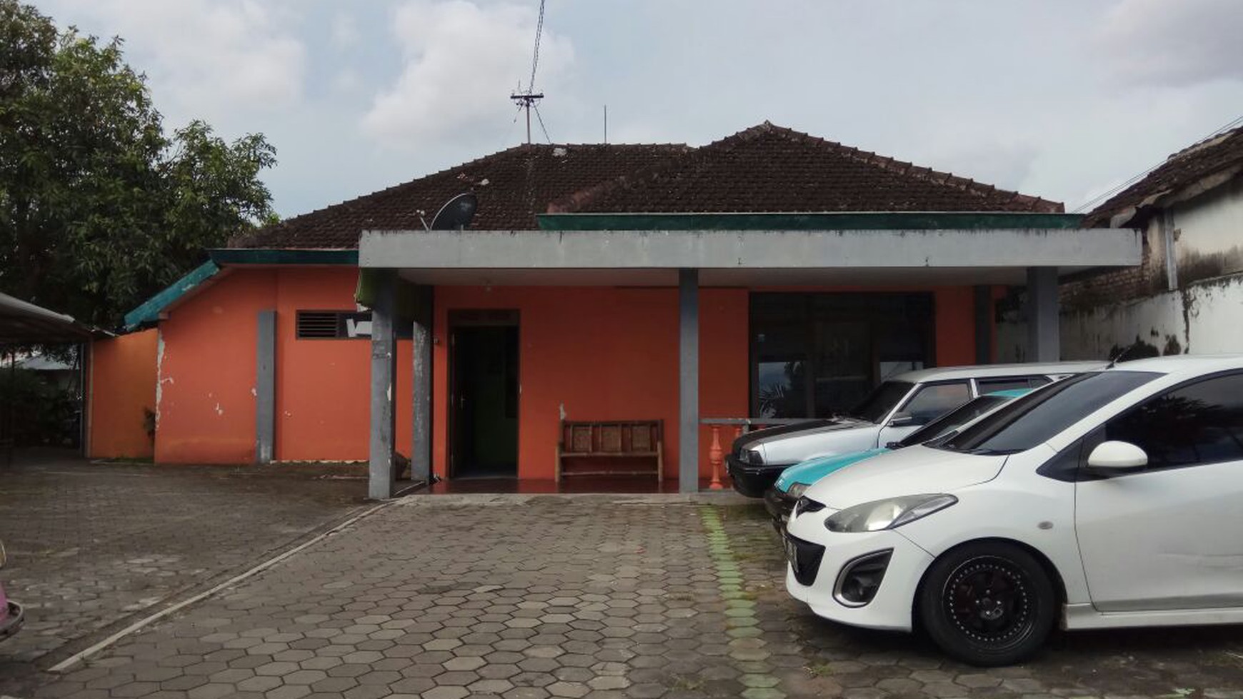 TANAH LUAS TERDAPAT BANGUNAN DIATASNYA, JL PATEHAN, YOGYAKARTA