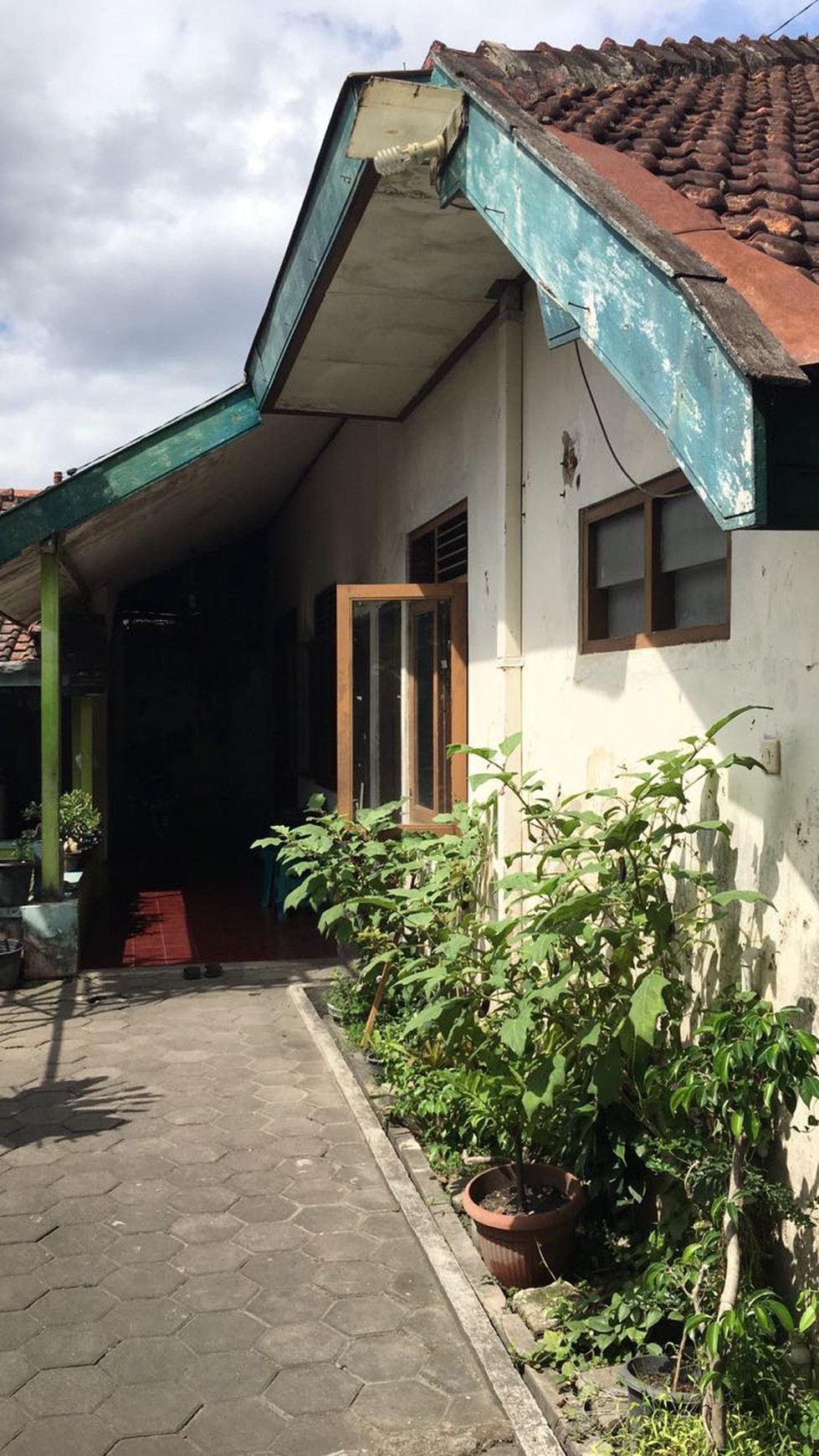 TANAH LUAS TERDAPAT BANGUNAN DIATASNYA, JL PATEHAN, YOGYAKARTA