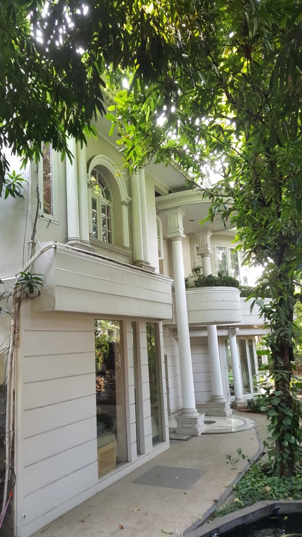 Rumah 2 Lantai yang Asri ,Harga nego di Cempaka Putih Jakarta Pusat