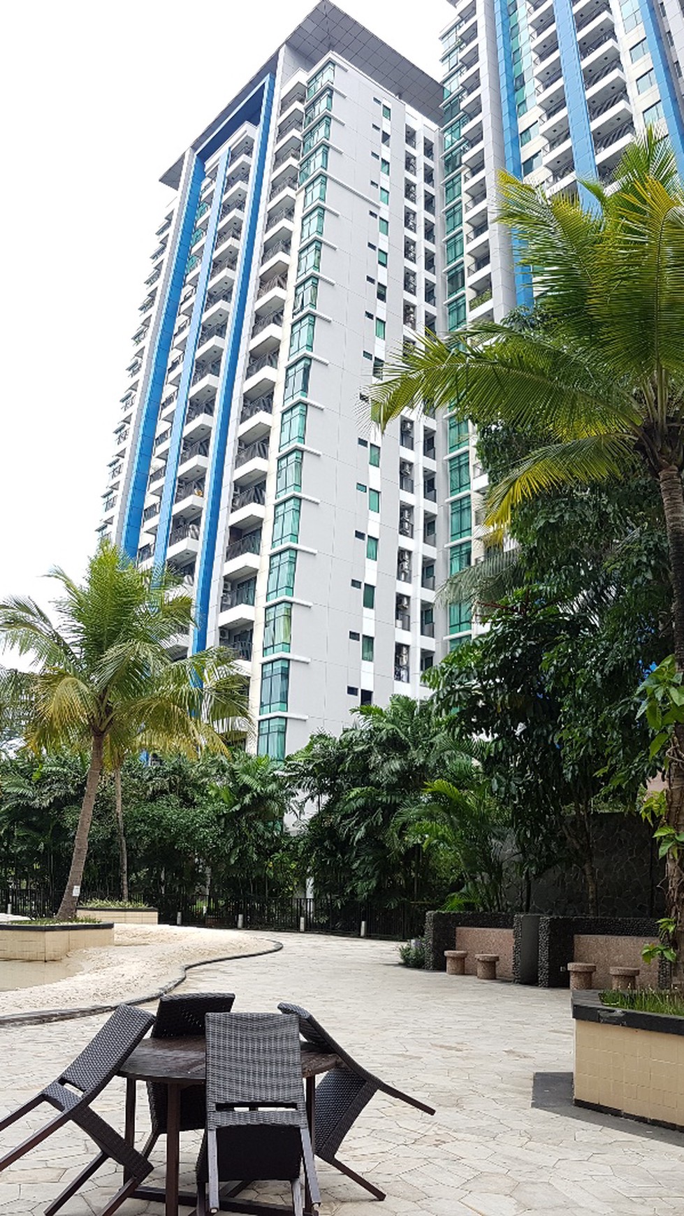 Jual Apartemen Hampton Park Lantai Rendah