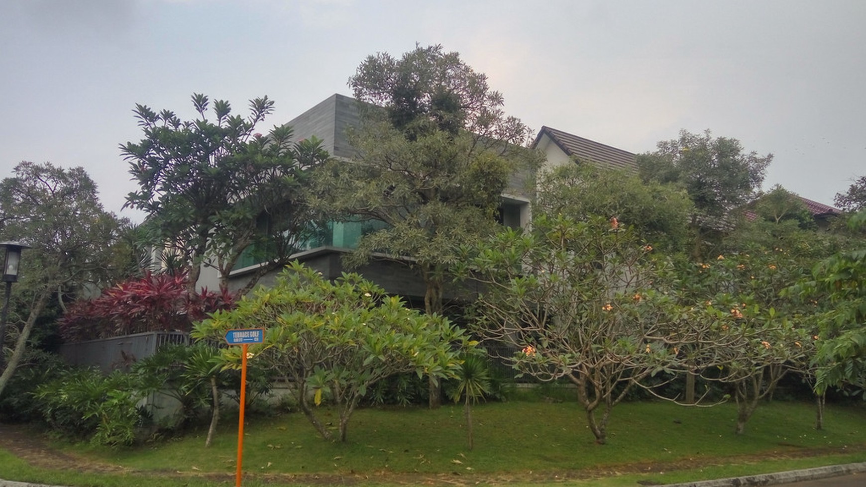 Rumah Mewah 2 lantai Hoek,Harga murah dan Nego di Bukit Golf Terrace BSD Tangsel.