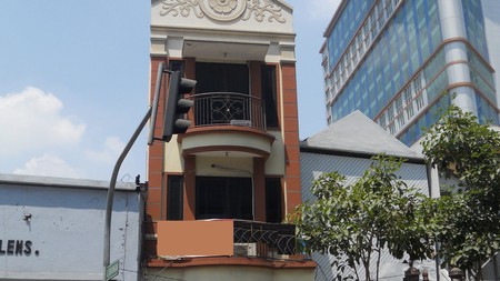 Ruko tengah kota surabaya strategis