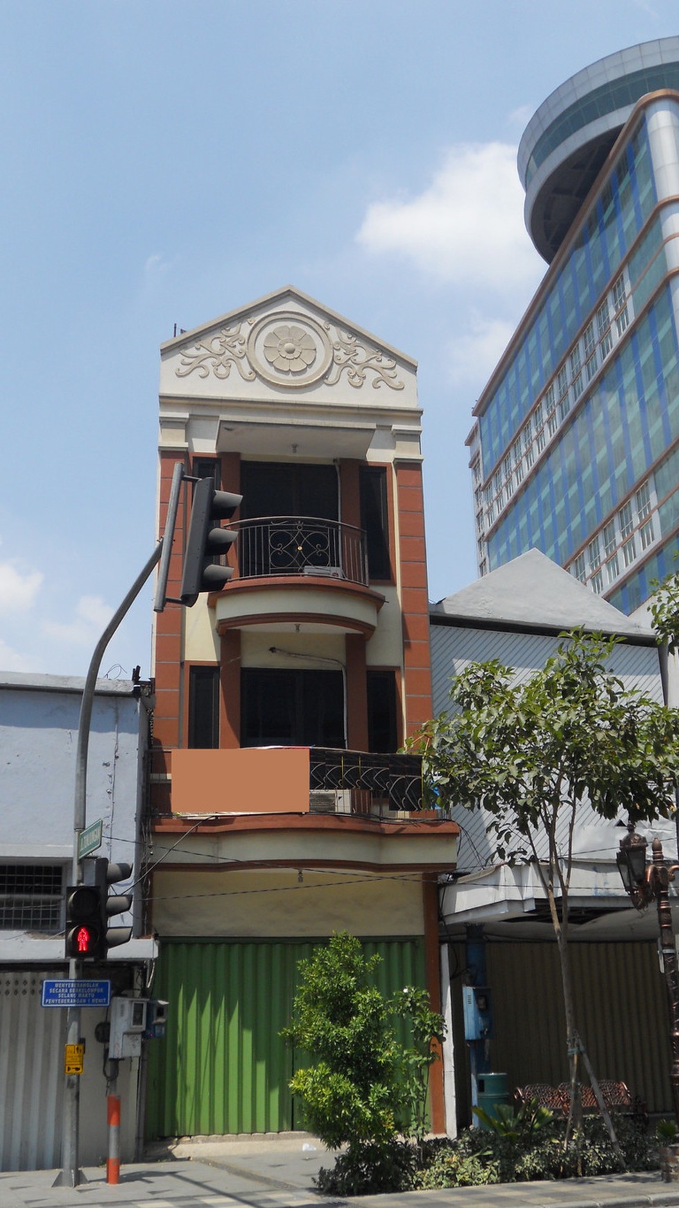 Ruko tengah kota surabaya strategis