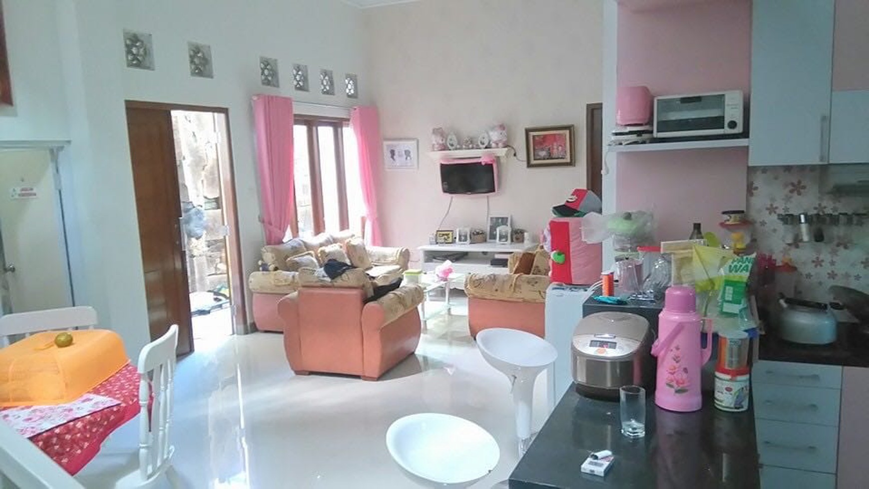 RUMAH + FURNITURE, HARGA NEGO, COCOK UNTUK KELUARGA BESAR.