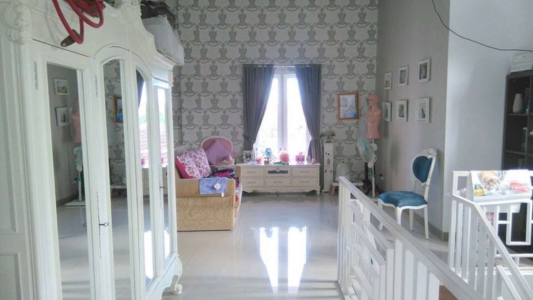 RUMAH + FURNITURE, HARGA NEGO, COCOK UNTUK KELUARGA BESAR.
