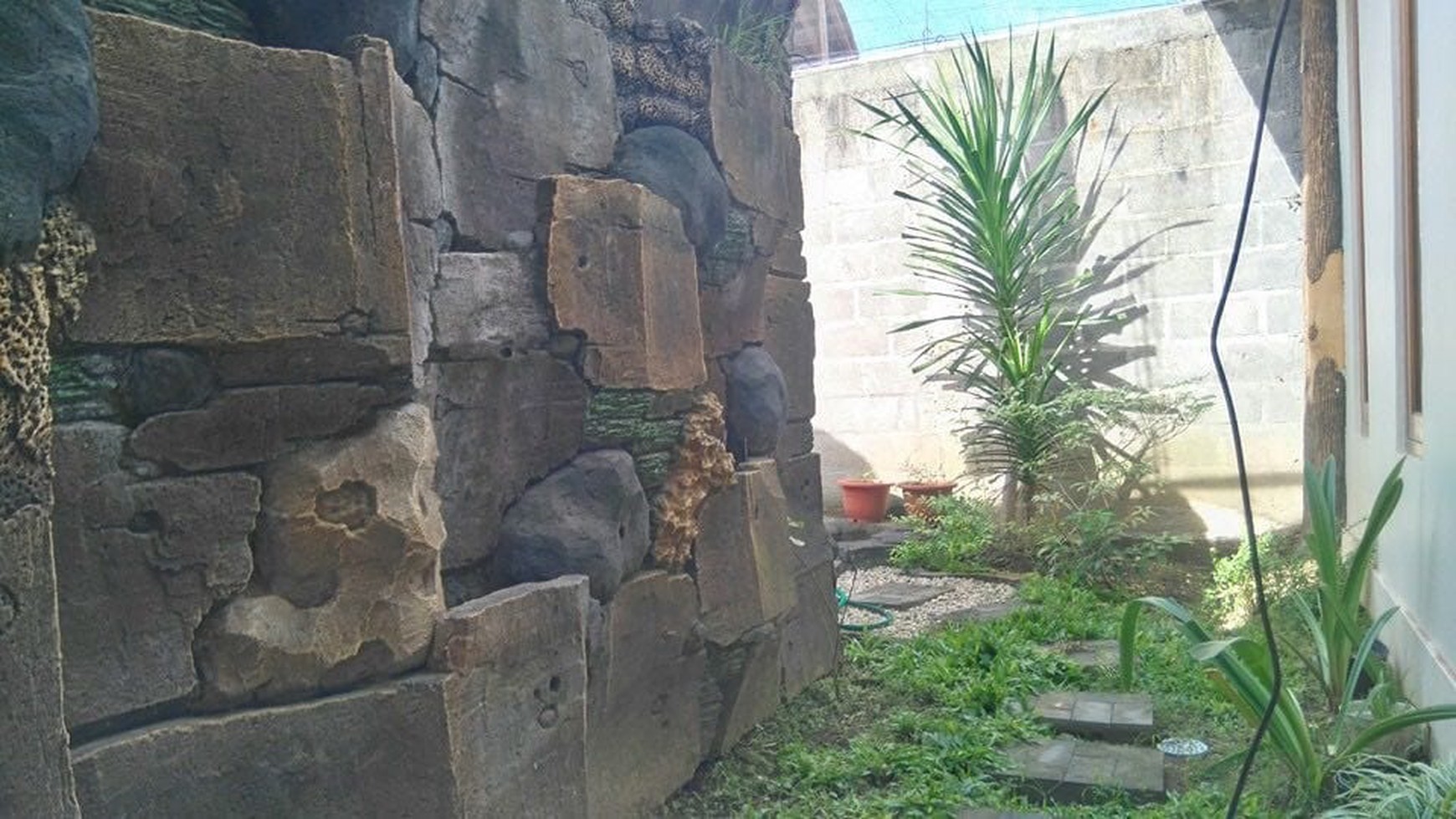 RUMAH + FURNITURE, HARGA NEGO, COCOK UNTUK KELUARGA BESAR.