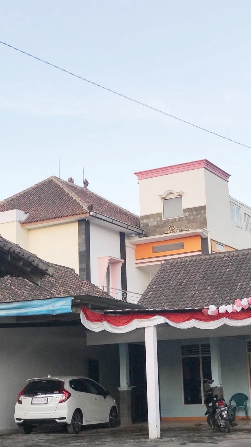 RUMAH + FURNITURE, HARGA NEGO, COCOK UNTUK KELUARGA BESAR.