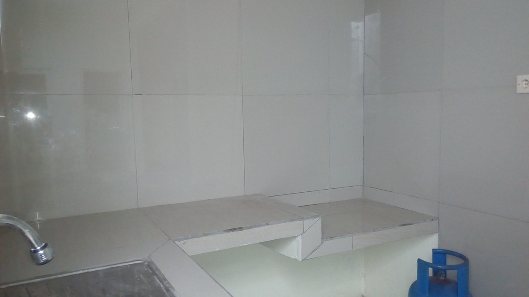 RUMAH BARU SIAP HUNI, HARGA NEGO, PERUM GRIYA ALVITA.