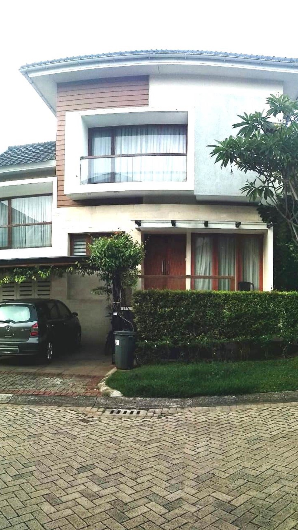 Rumah cantik, siap huni di kebayoran Residence