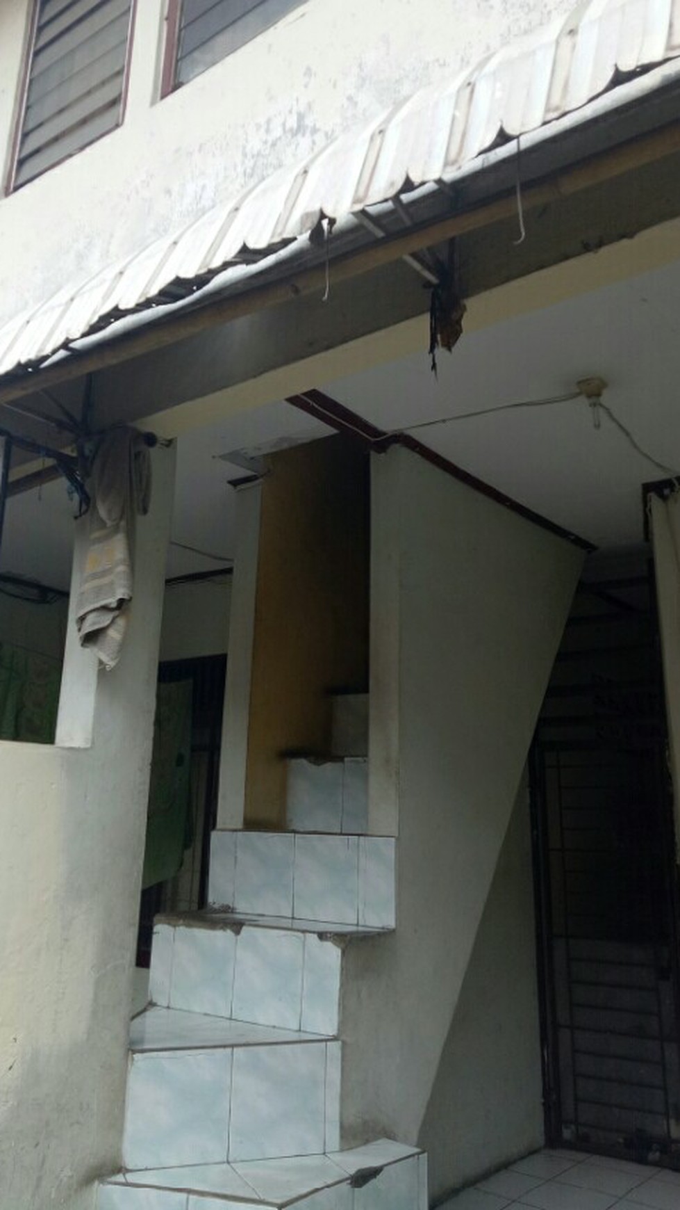 RUMAH KOS2AN, 3 Lantai, 17 Pintu, SUDAH TERISI SEMUA, Luas 84 M, Harga 875 Juta, NEGO.