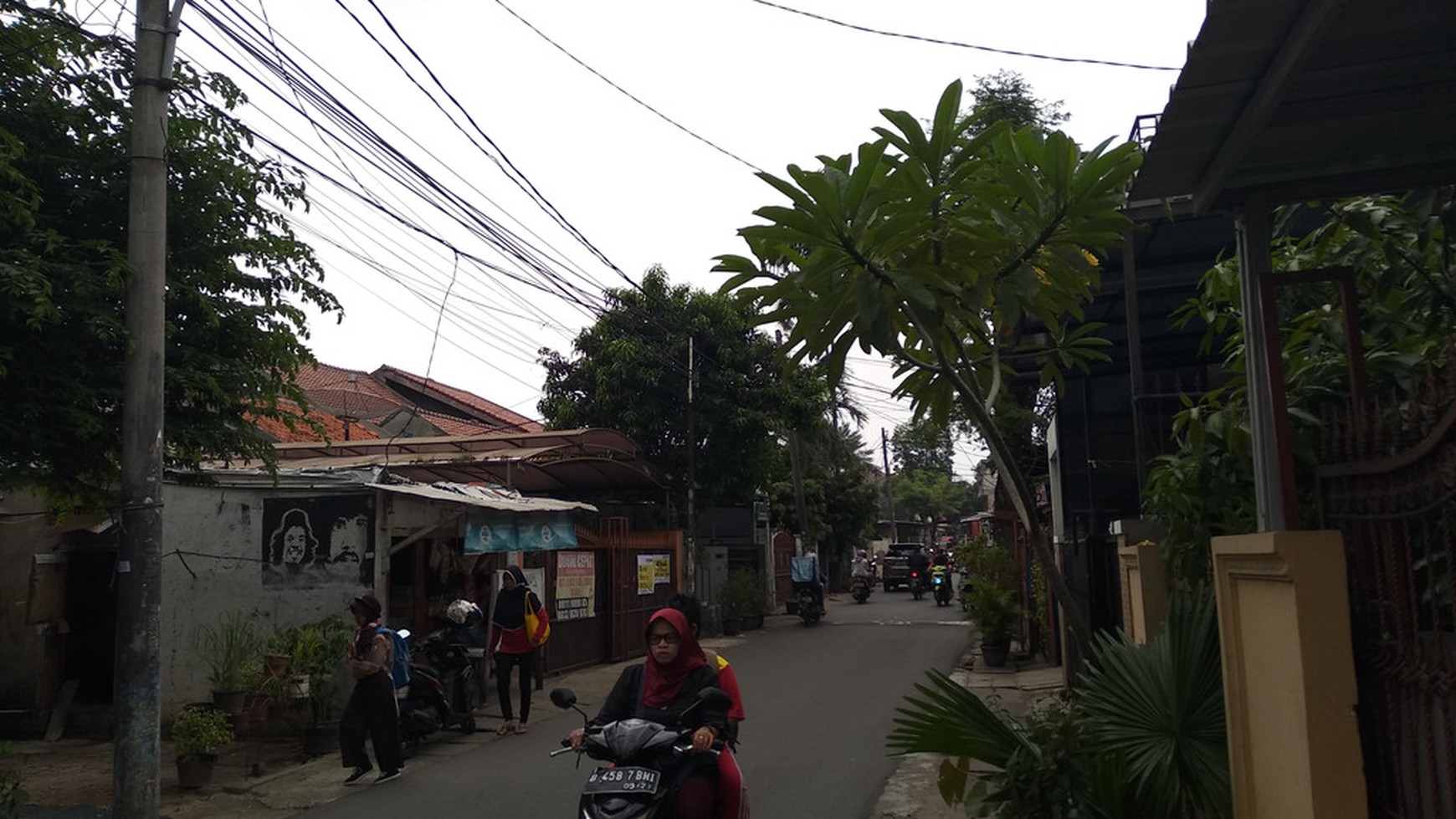 Rumah di Joglo Kembangan Jakarta Barat, Luas 200 M, Harga 2 M, Nego