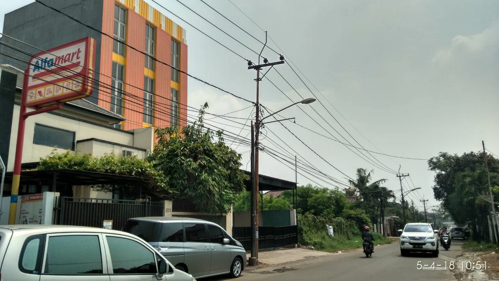 GEDUNG KANTOR 4 Lantai MINIMALIS di Ciledug, Luas 200 Meter, HARGA 5,5 M, NEGO.