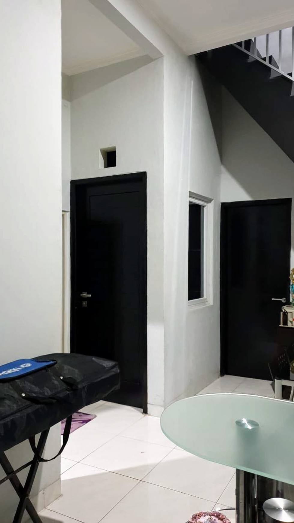 Rumah KOMPLEK PURI BETA Luas 75 M, 2 Lantai, Selangkah dengan terminal BUSWAY CIledug, Harga 1,5 M, NEGO.