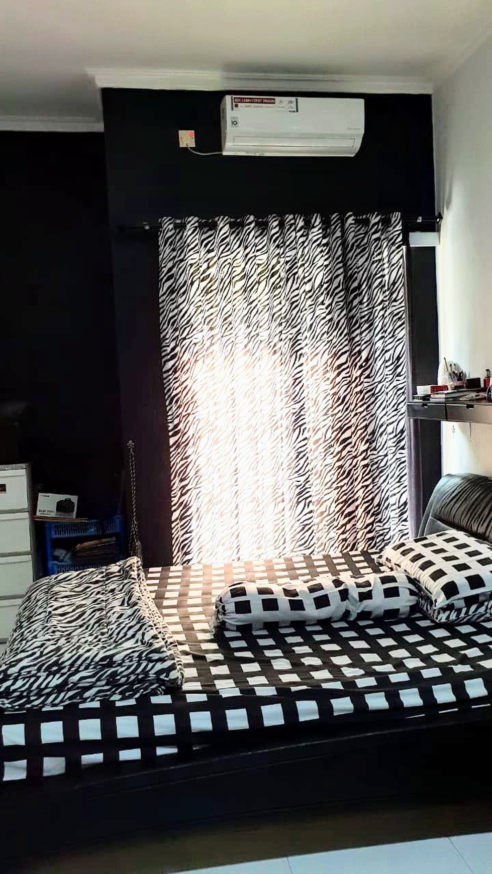 Rumah KOMPLEK PURI BETA Luas 75 M, 2 Lantai, Selangkah dengan terminal BUSWAY CIledug, Harga 1,5 M, NEGO.