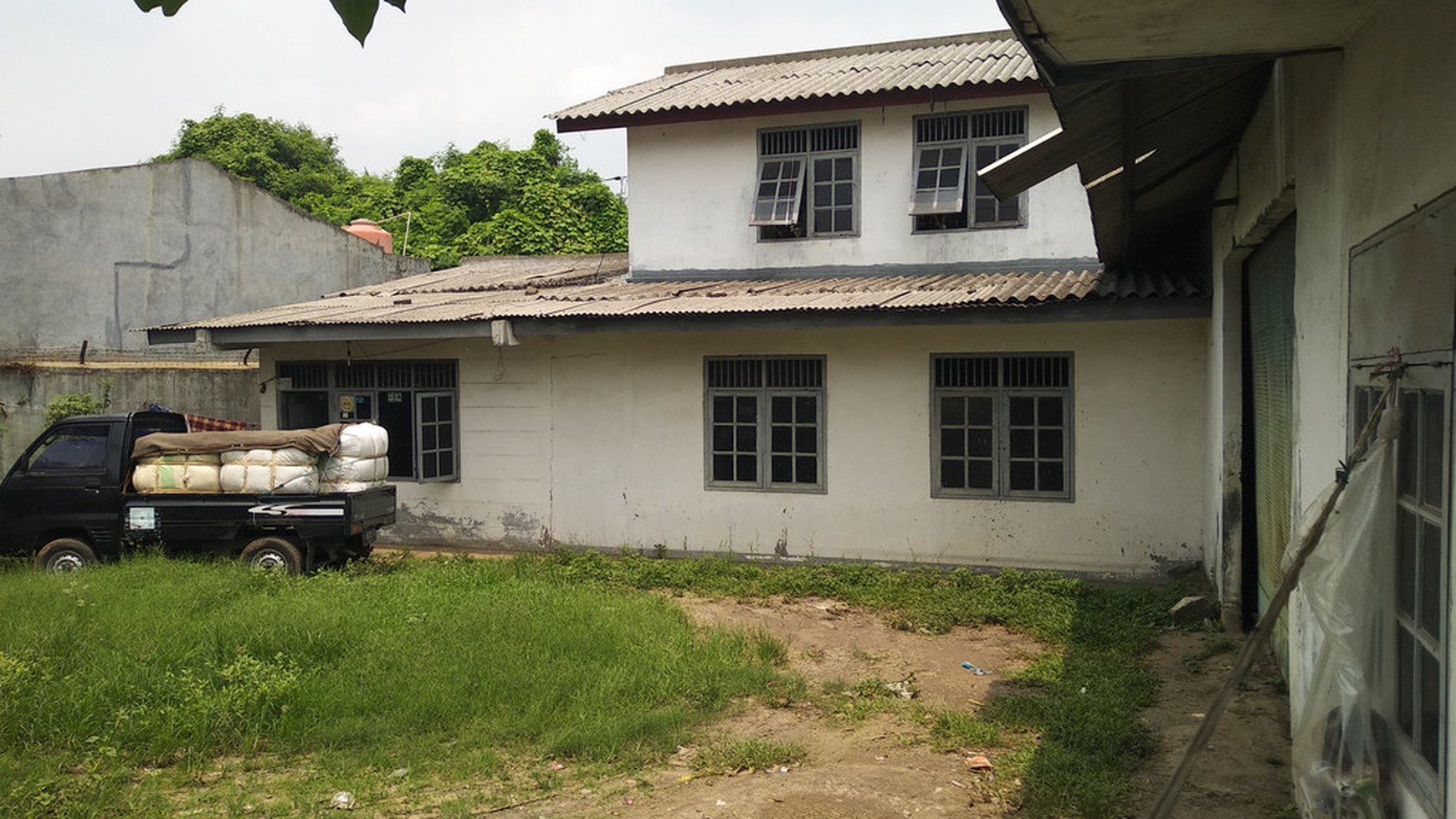 Gudang di gondrong cipondoh Pinggir Jalan Raya, Luas -/+ 800 M, Harga 7,7 M nego Tipis