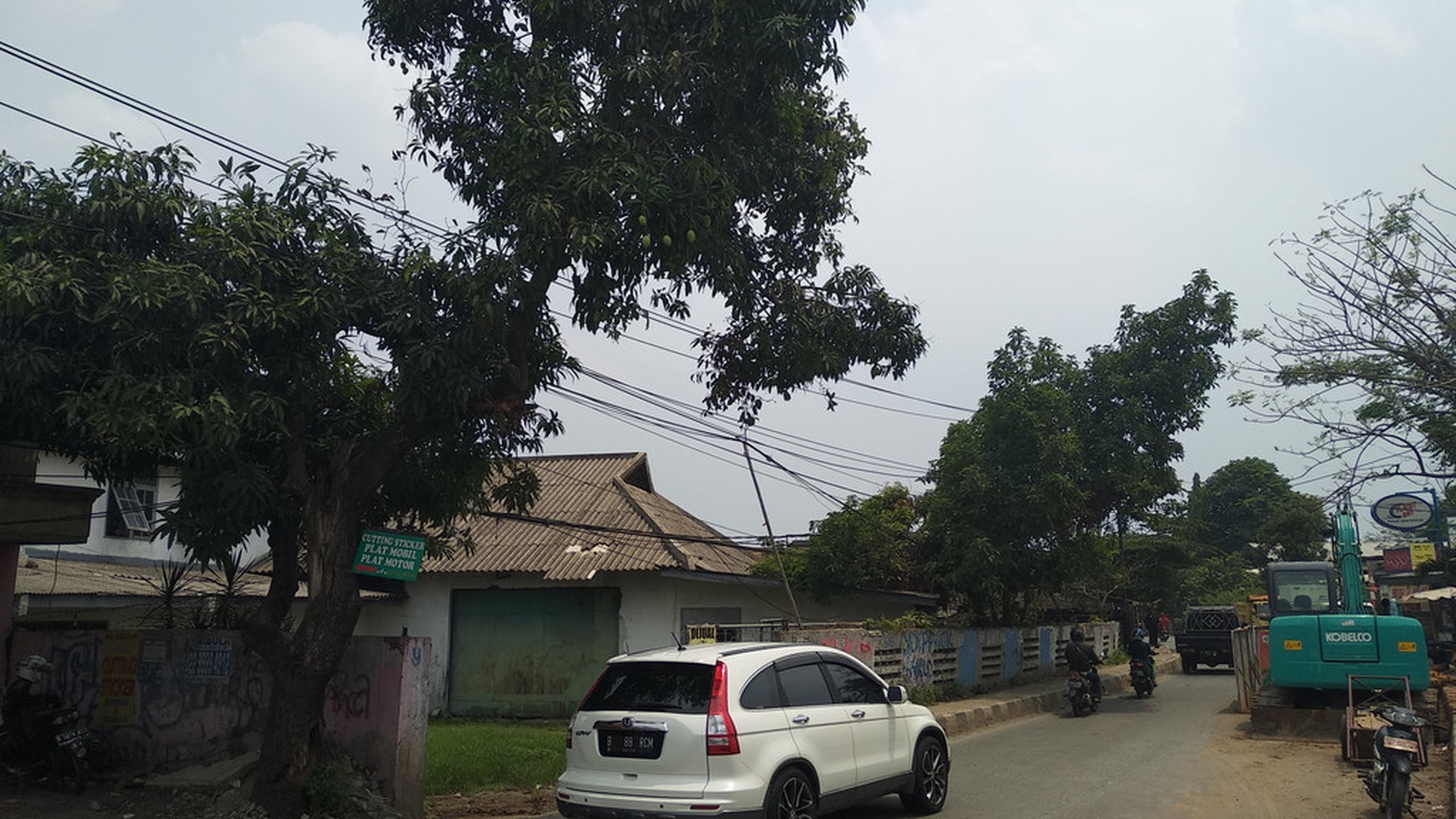 Gudang di gondrong cipondoh Pinggir Jalan Raya, Luas -/+ 800 M, Harga 7,7 M nego Tipis