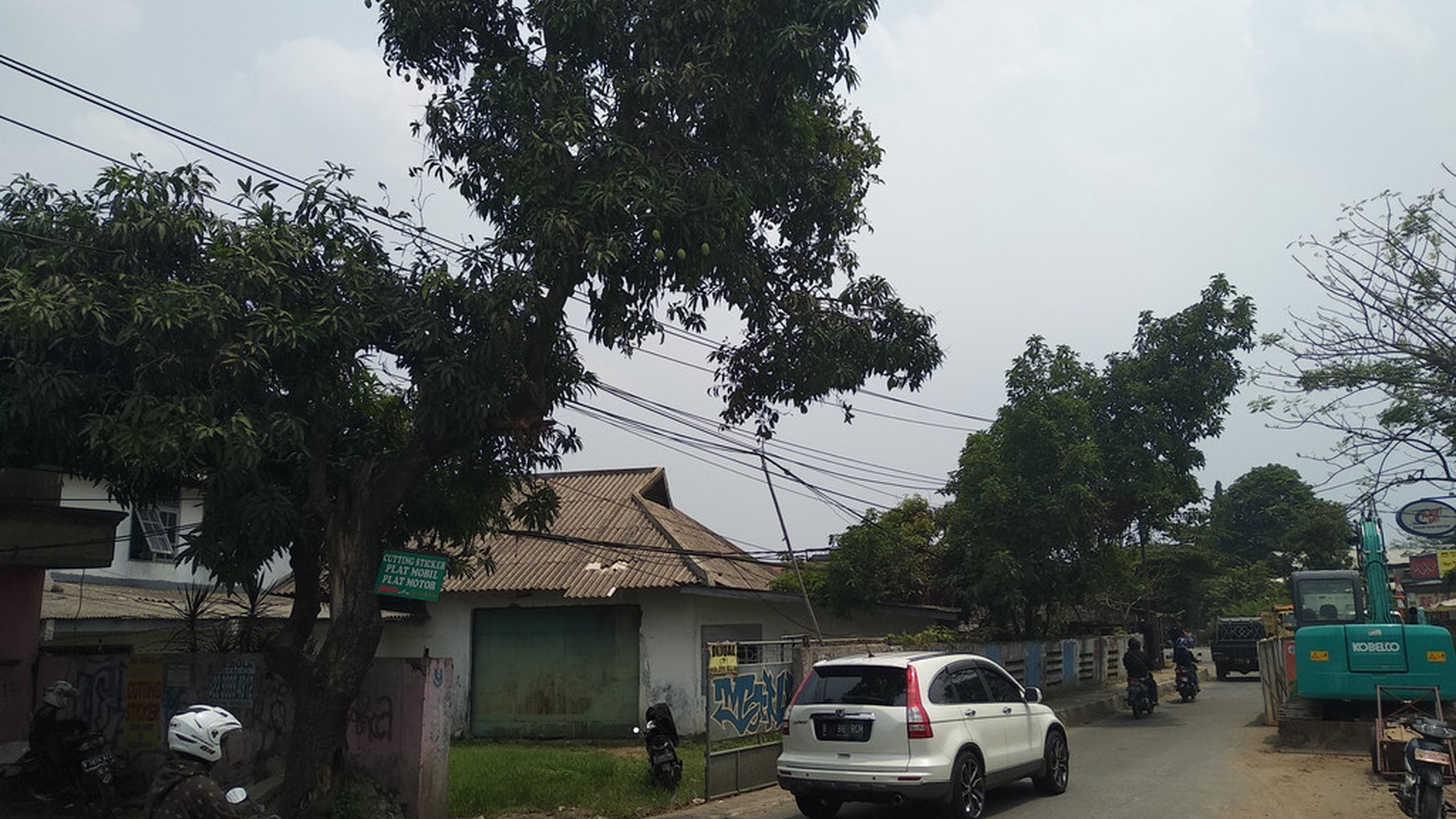 Gudang di gondrong cipondoh Pinggir Jalan Raya, Luas -/+ 800 M, Harga 7,7 M nego Tipis