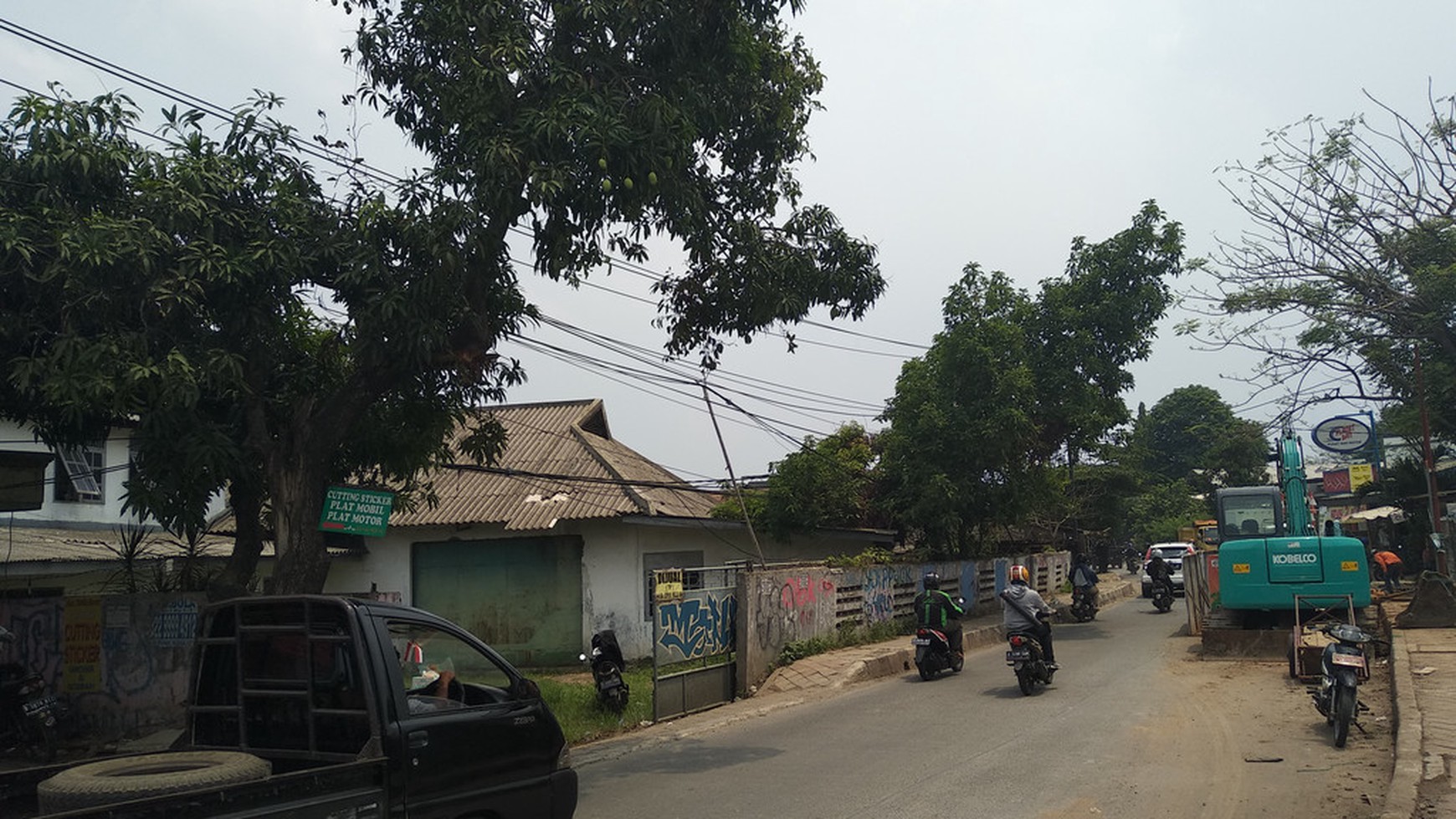 Gudang di gondrong cipondoh Pinggir Jalan Raya, Luas -/+ 800 M, Harga 7,7 M nego Tipis