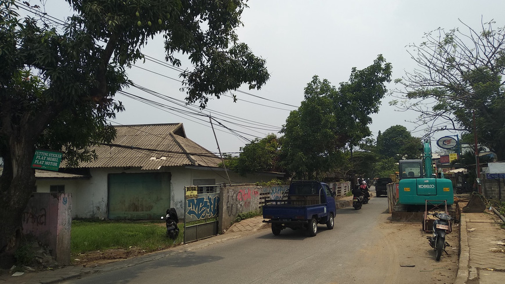 Gudang di gondrong cipondoh Pinggir Jalan Raya, Luas -/+ 800 M, Harga 7,7 M nego Tipis