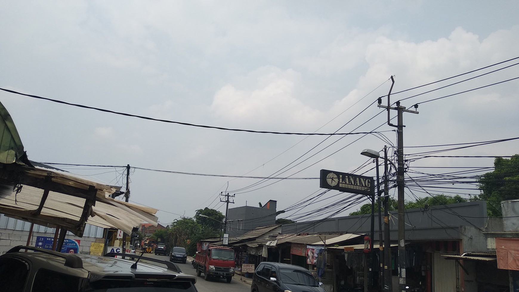 Gudang di gondrong cipondoh Pinggir Jalan Raya, Luas -/+ 800 M, Harga 7,7 M nego Tipis