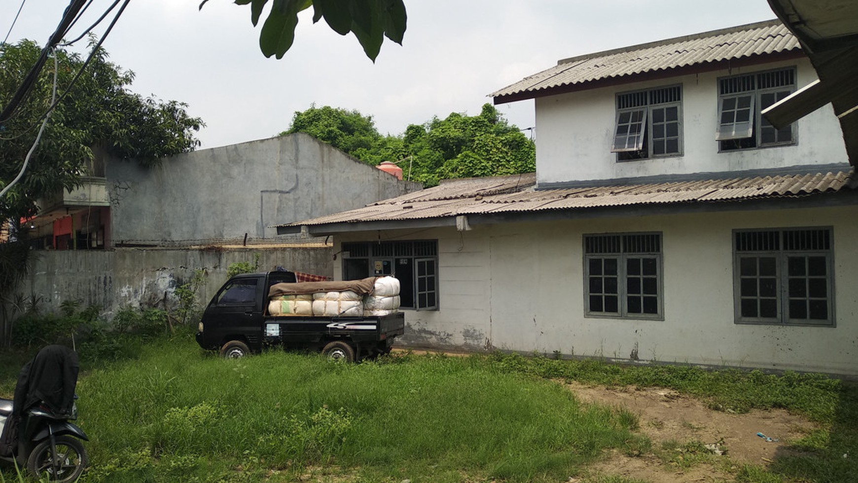 Gudang di gondrong cipondoh Pinggir Jalan Raya, Luas -/+ 800 M, Harga 7,7 M nego Tipis