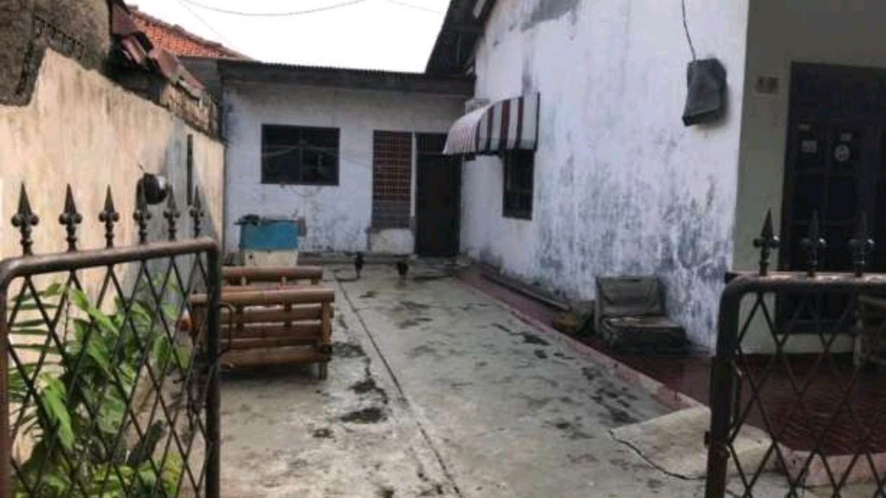 Rumah Tua HITUNG TANAH saja Luas 218 Meter, di Ciledug Pedurenan Timur, 790 Juta, NEGO.