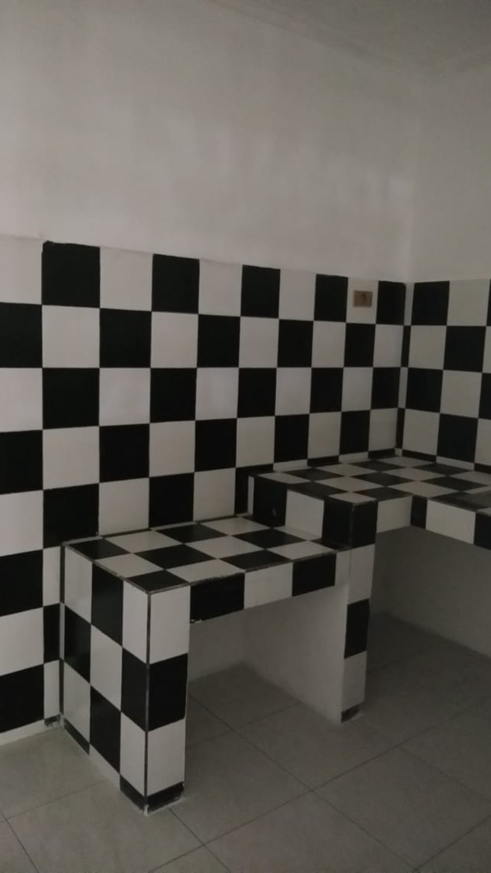 Rumah Siap Huni Bergaya Semi Klasik di Cinere
