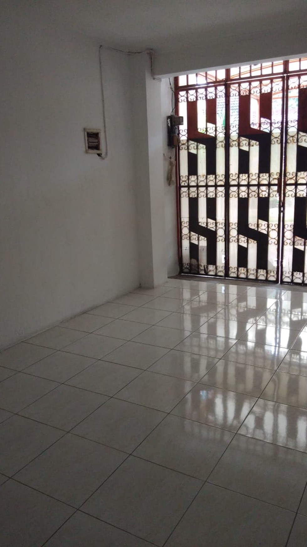 Rumah Siap Huni Bergaya Semi Klasik di Cinere