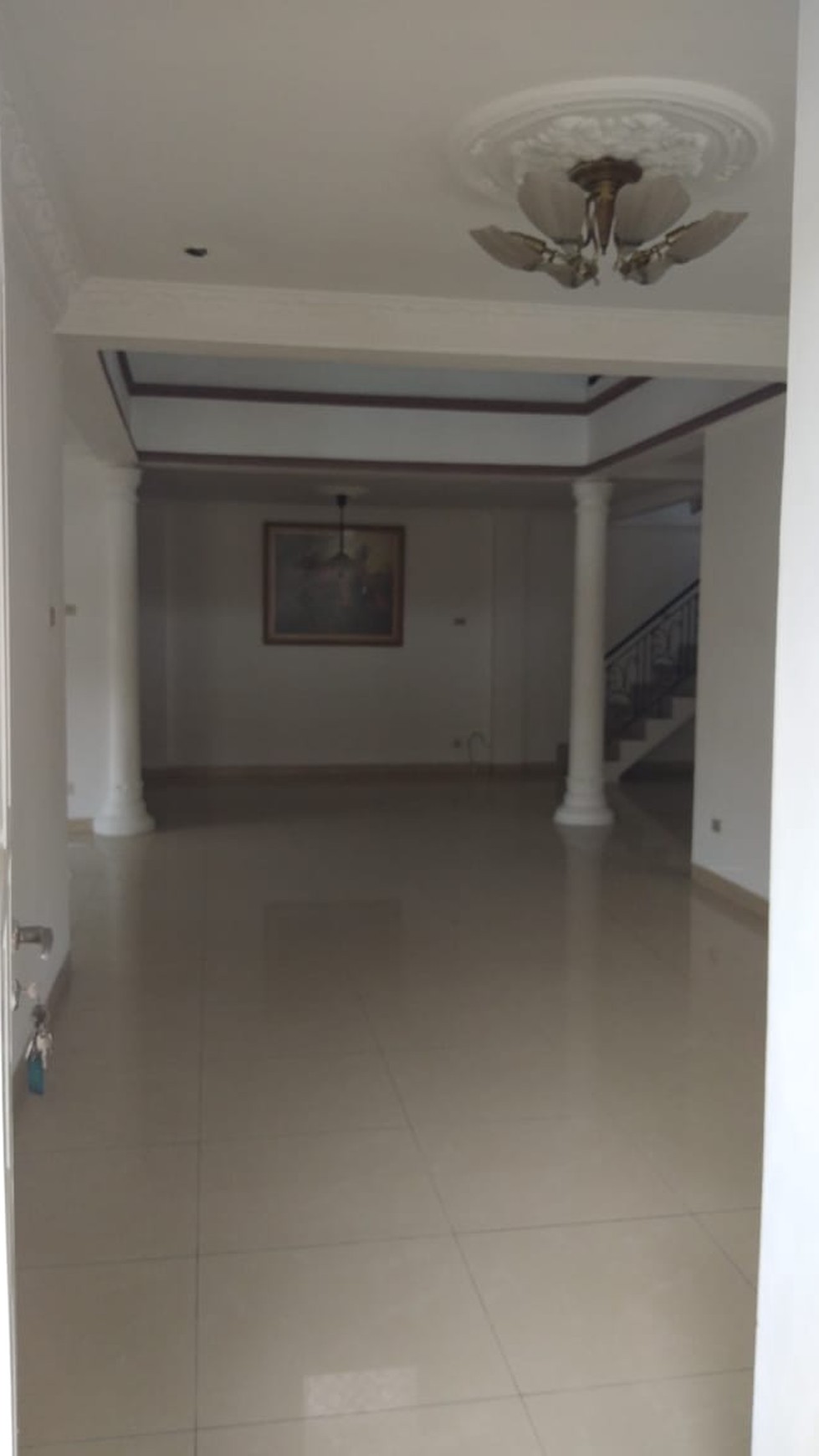 Rumah Siap Huni Bergaya Semi Klasik di Cinere