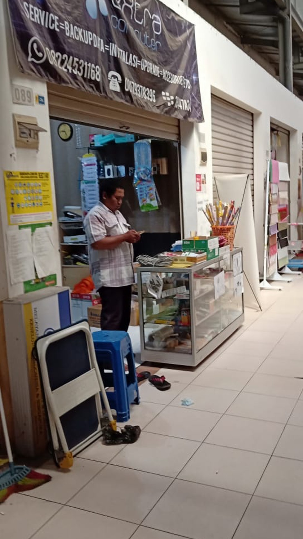 Stand pasar modern puncak permai