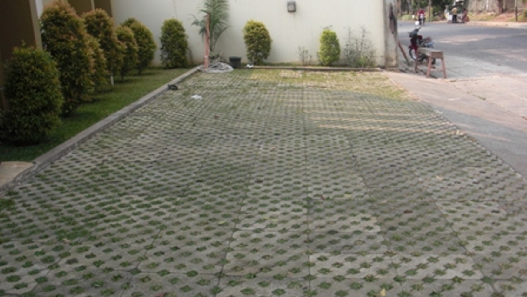 Rumah Baguss,dipinggir jalan di Sek 9 Bintaro Jaya