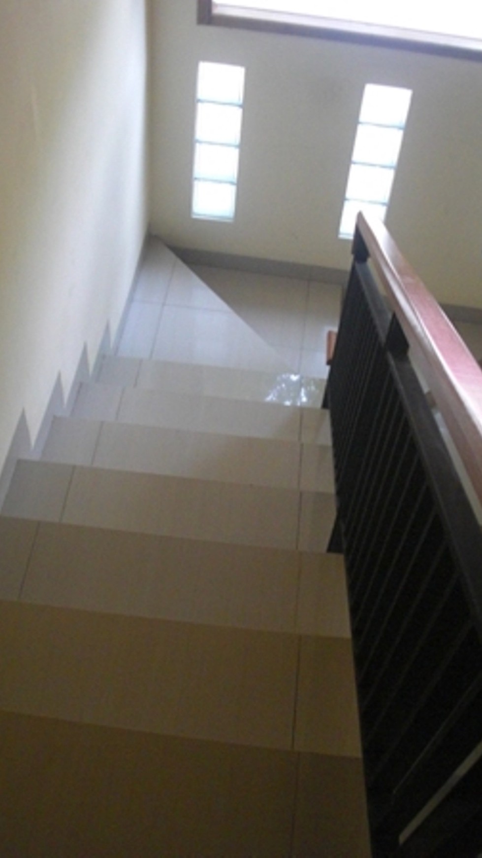 Rumah Baguss,dipinggir jalan di Sek 9 Bintaro Jaya