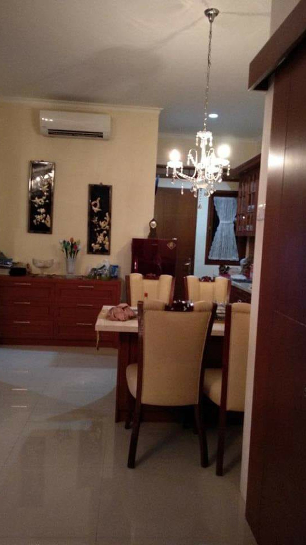 Rumah Bagus ,siap huni,lokasi oke di Ciledug